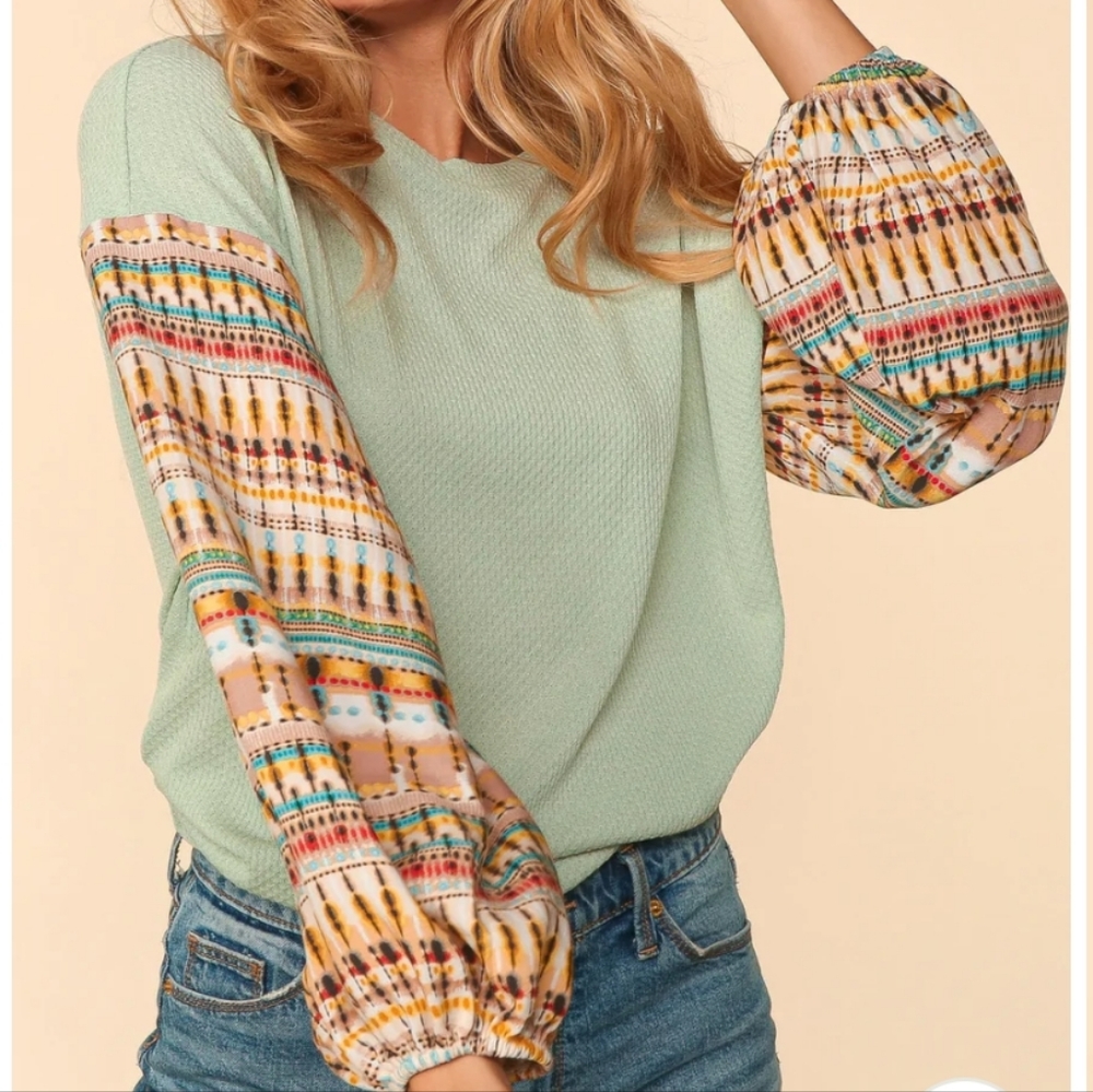 π New Bubble Sleeve Knit Top - Picture 2 of 4